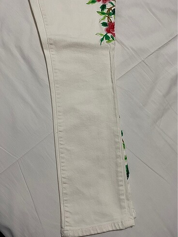 xs Beden Beyaz çiçekli pantolon