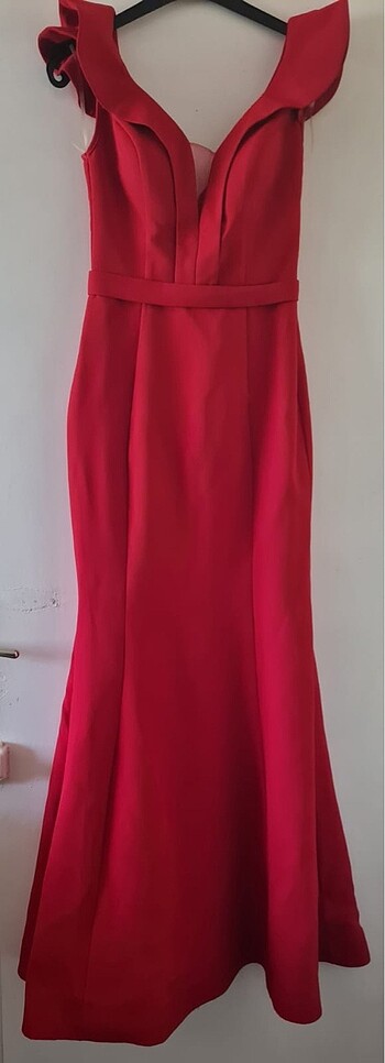 Kırmızı uzun abiye elbise