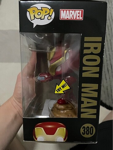 Iron Man Lights Up ve Chicken Deadpool Funko Pop