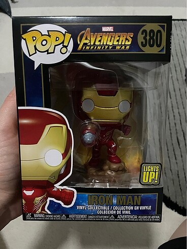 Iron Man Lights Up ve Chicken Deadpool Funko Pop