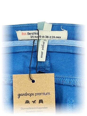 34 Beden Bershka Mini Şort %70 İndirimli.