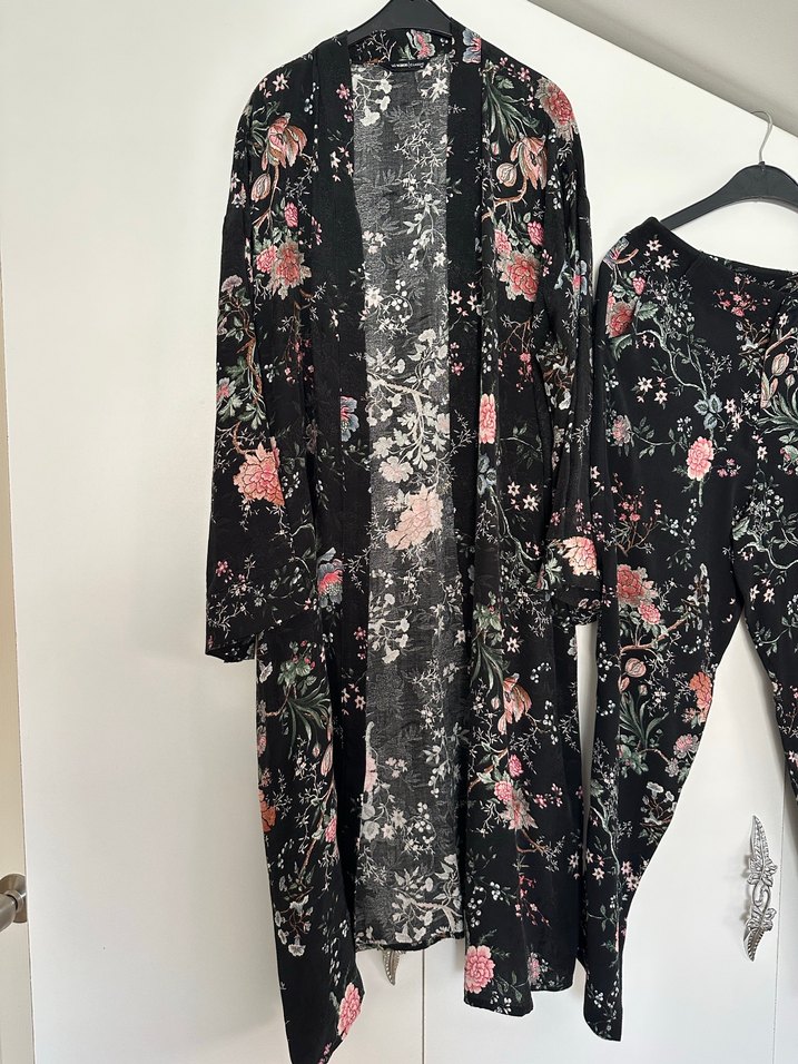 Çiçek Desenli Kimono Takımı - Görsel 2