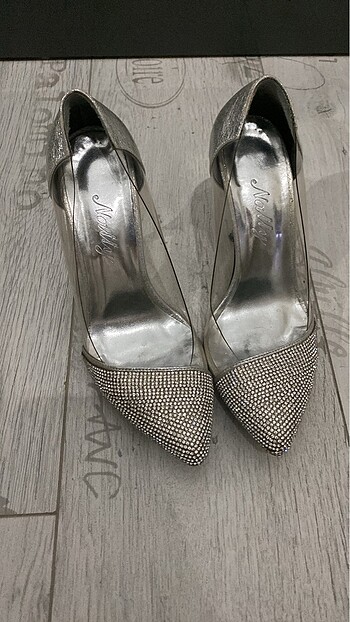 Taşlı şeffaf stiletto