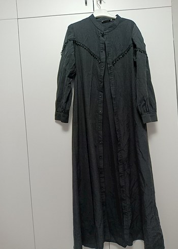 Düğmeli Siyah tesettür elbise - Görsel 2