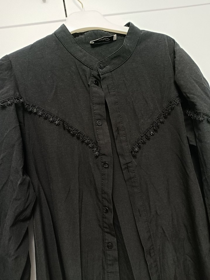 Düğmeli Siyah tesettür elbise - Görsel 3