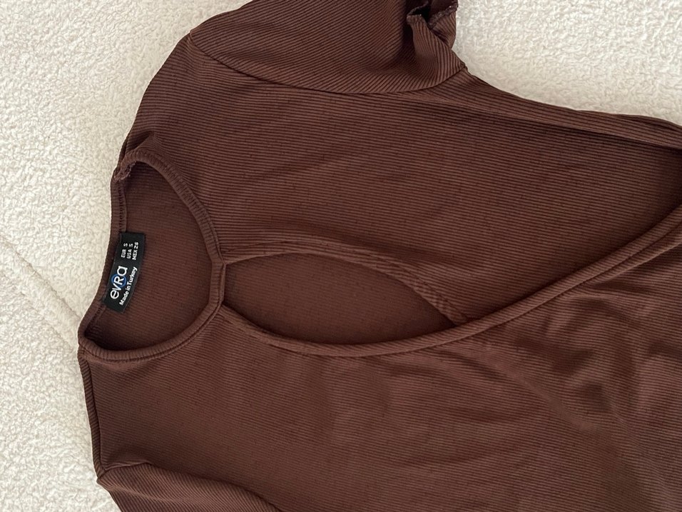 Dekolteli Kahverengi Crop Top - Görsel 2