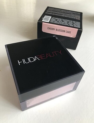 Huda beauty pudra