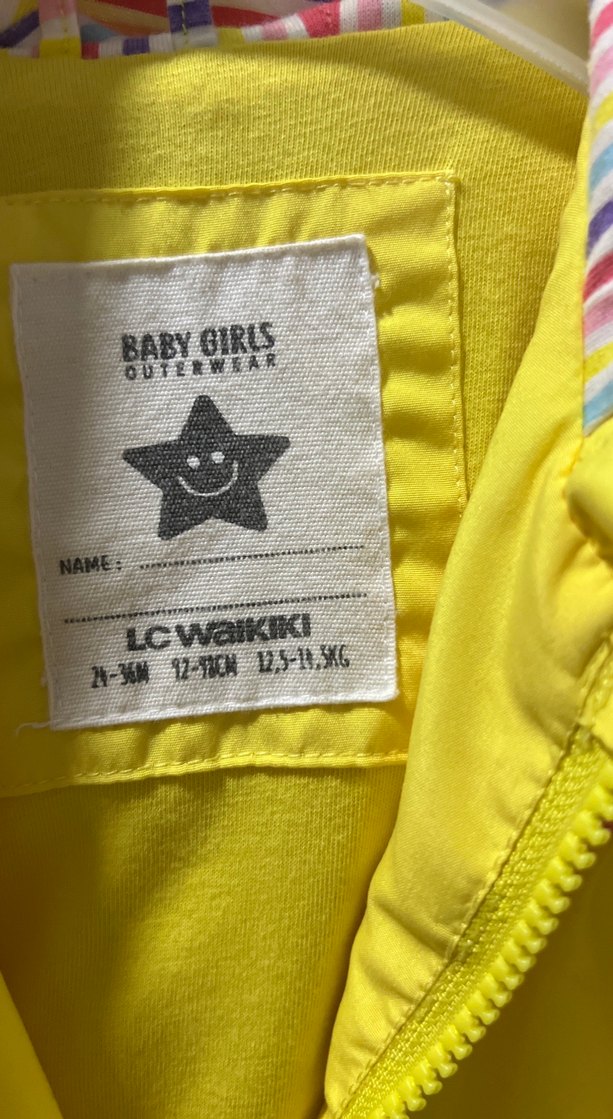 Kız Çocuk Sarı Düğmeli Yağmurluk - Görsel 2