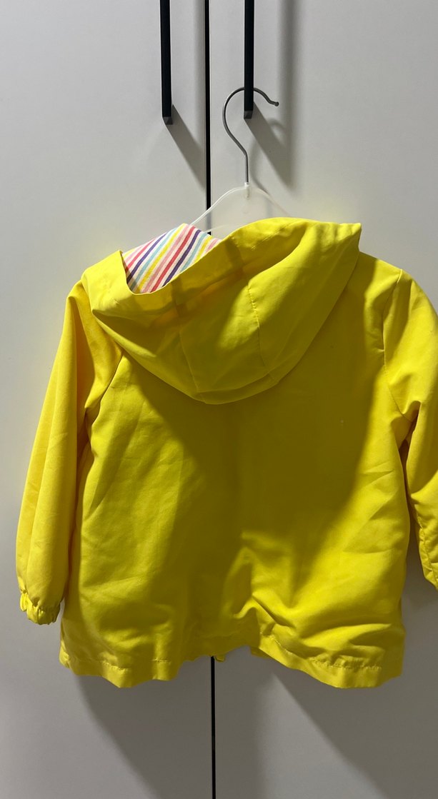 Kız Çocuk Sarı Düğmeli Yağmurluk - Görsel 3