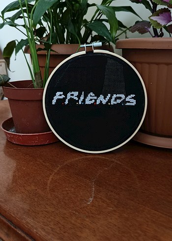 Friends İşlemeli Etamin Tablo