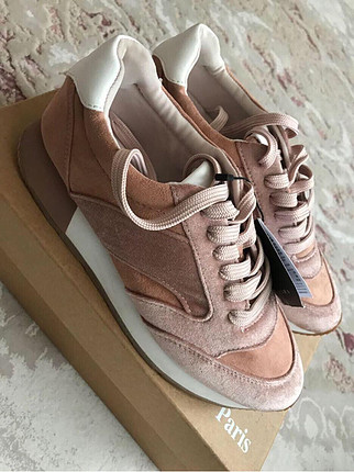 Zara spor ayakkabı etiketli 