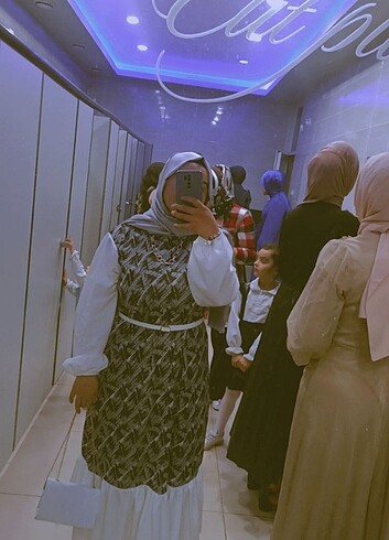 Karışık beyaz siyah elbise