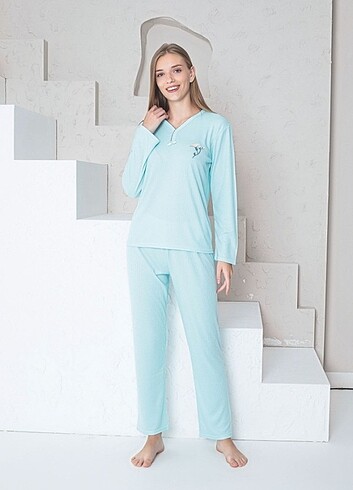 Yumuşacık kumaşı ile kışlık pijama takımı. Uzun kol uzun alt kon