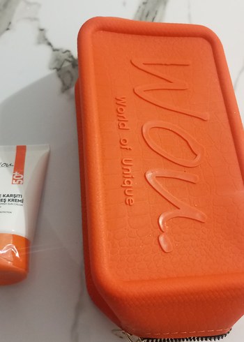 Wou Leke Karşıtı Güneş Kremi SPF 50+ silikon çanta - Görsel 7
