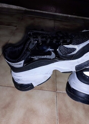 38 Beden siyah Renk Nike siyah spor ayakkabı