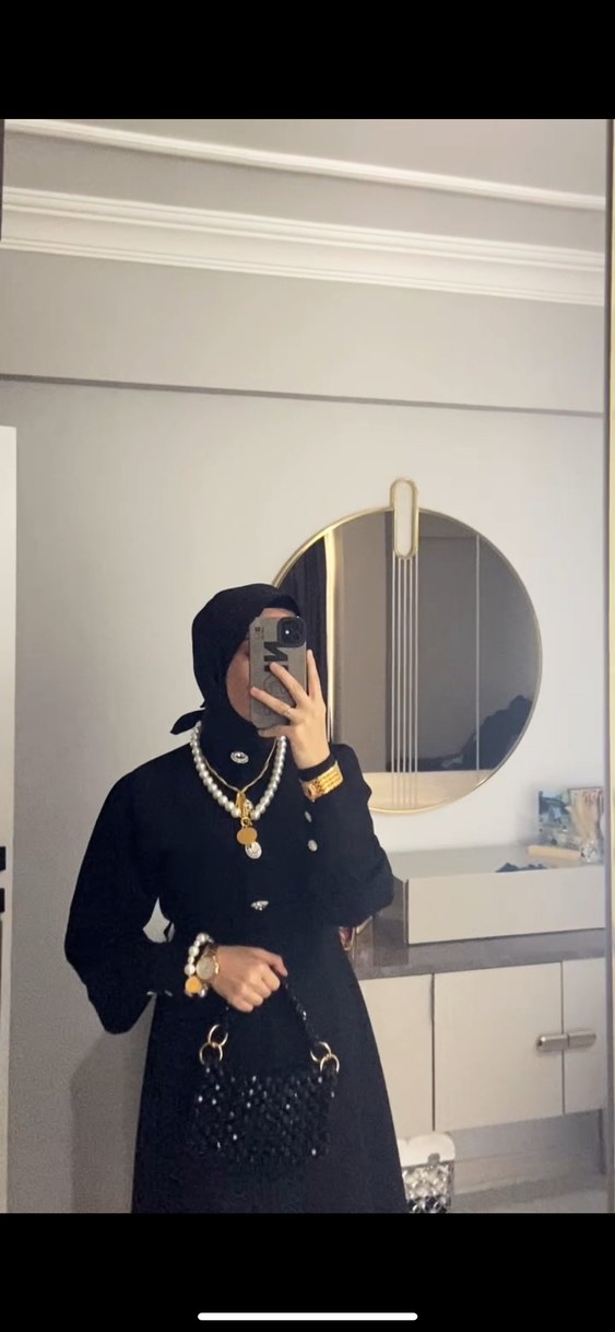 Zincir Detaylı Siyah Uzun Kadın Elbise - Görsel 2