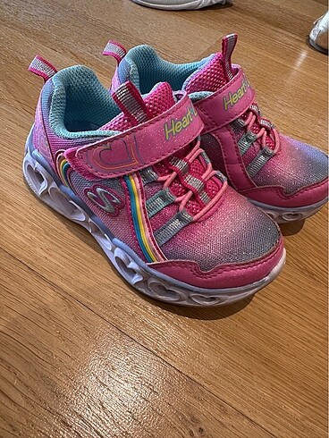 Skechers isikli ayakkabi