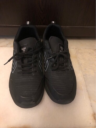 Hummel marka skeaker