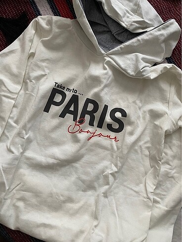 Sweatshirt