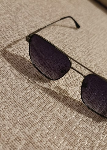 Şeffaf Gri Minimalist Kadın Güneş Gözlüğü - Görsel 2