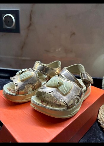 Parlak Altın Tokalı Erkek Çocuk Terliği 21 numara polaris - Görsel 2