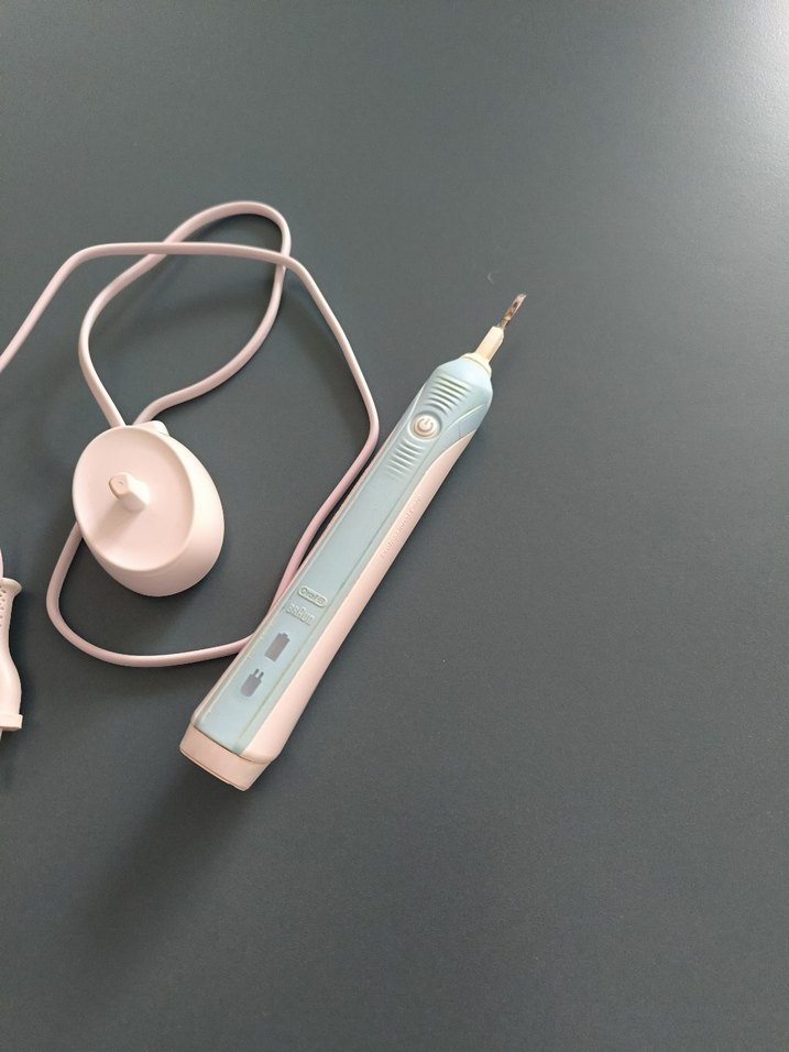 Beyaz Pastel Renkli Elektrikli Diş Fırçası - Görsel 4