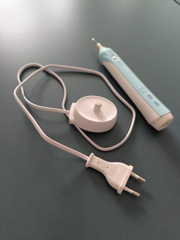 Beyaz Pastel Renkli Elektrikli Diş Fırçası - Görsel 3