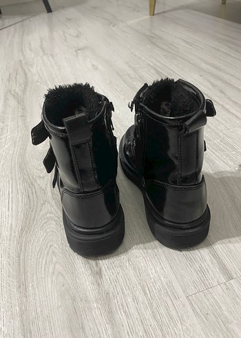 31 Beden Kız Çocuk Siyah Bot