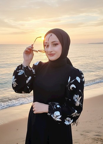 gümüş renkli kollu dantel modelli duz siyah şık elbise