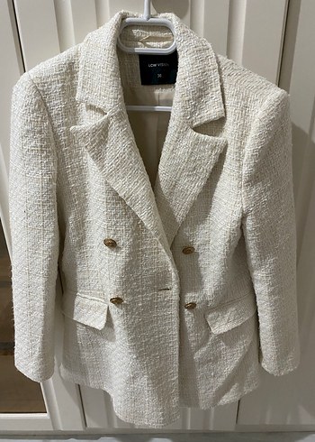 Beyaz Düğmeli Kadın Midi Blazer Ceket