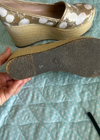 Altın Rengi pul Detaylı Dolgu Topuk Kadın Babet - Görsel 3