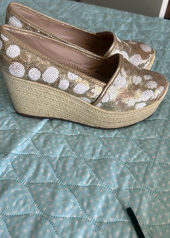 Altın Rengi pul Detaylı Dolgu Topuk Kadın Babet - Görsel 2