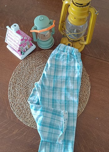 Turkuaz Renkli Kısa Şort ve ekose paltolon - Görsel 6