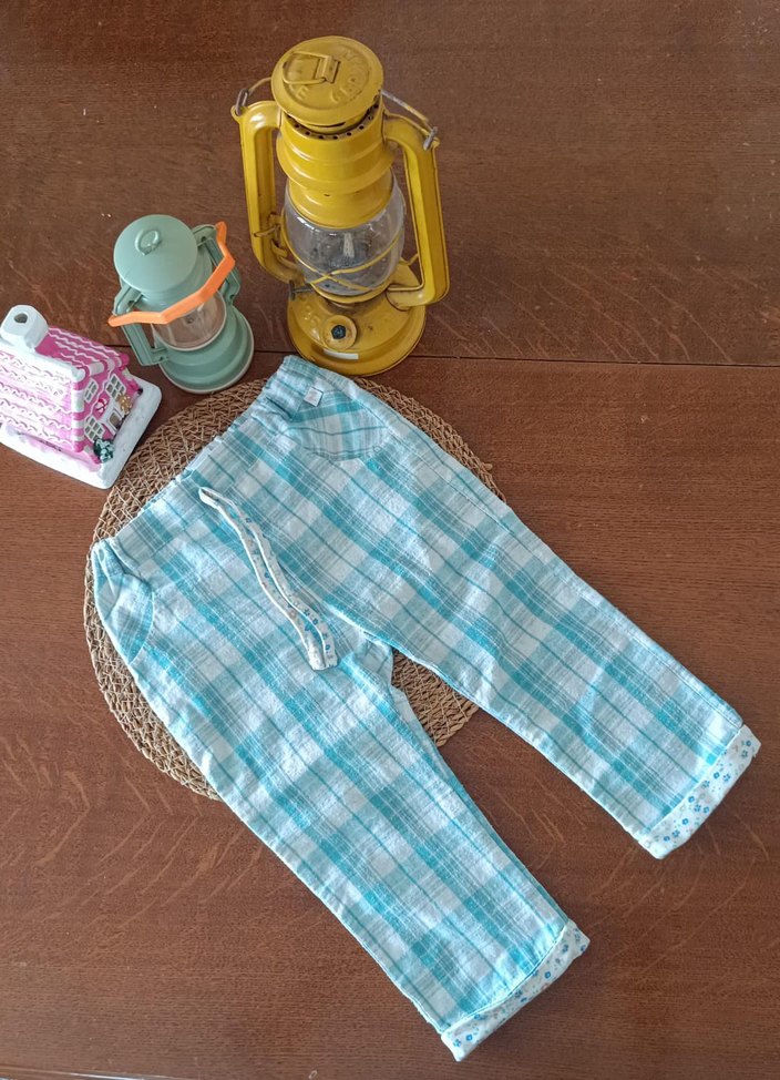 Turkuaz Renkli Kısa Şort ve ekose paltolon - Görsel 5