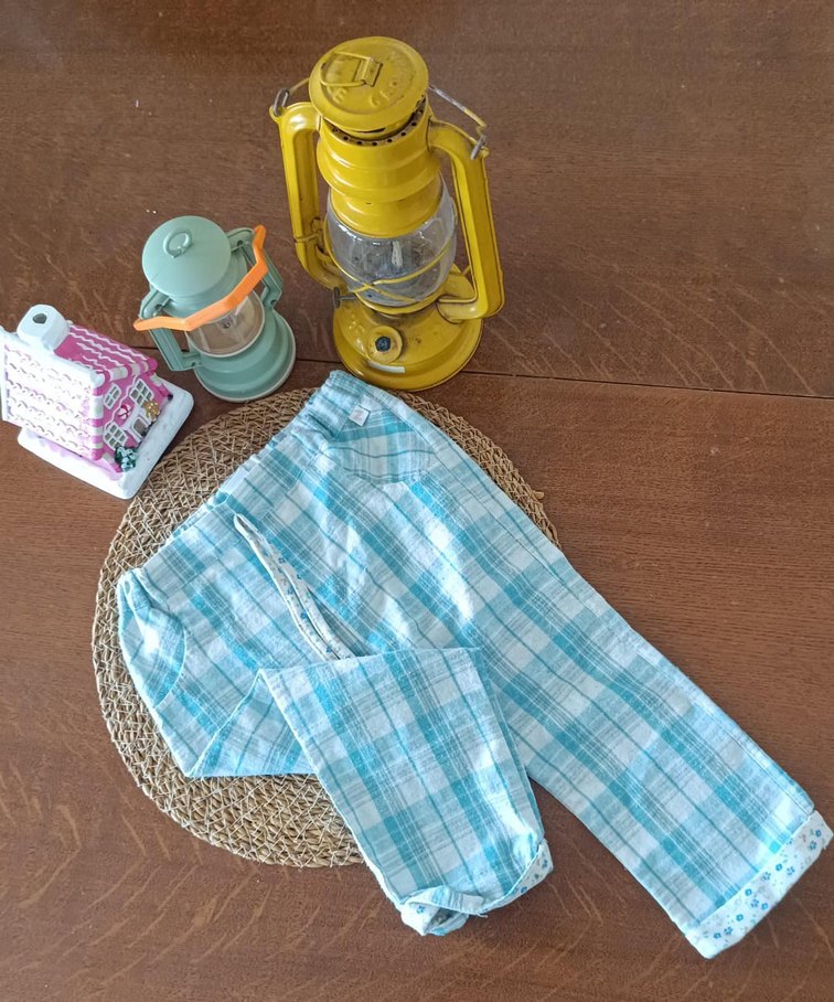 Turkuaz Renkli Kısa Şort ve ekose paltolon - Görsel 4