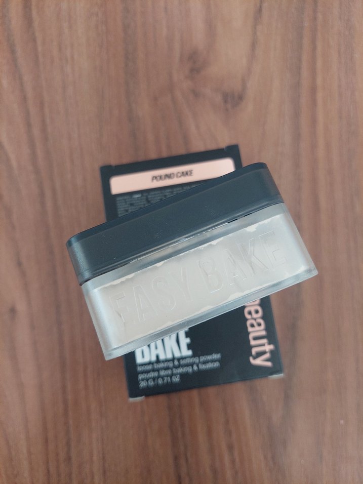 Huda Beauty Easy Bake Sabitlenme Pudrası - Görsel 2