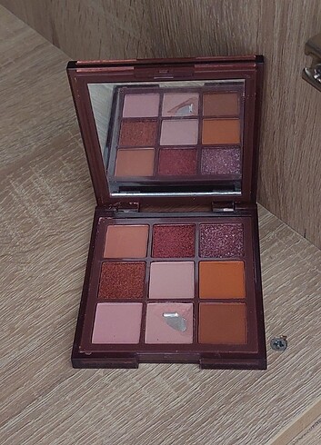 Huda Beauty Huda beauty chocolate brown far paleti