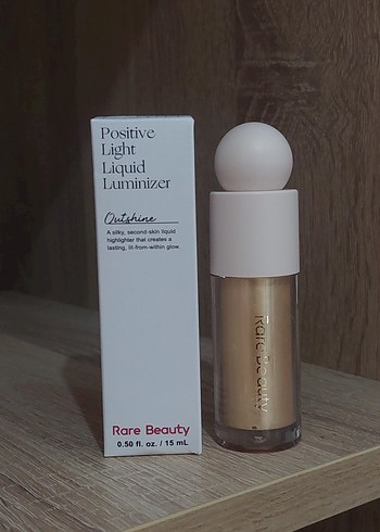 Rare Beauty Sıvı Aydınlatıcı Beige