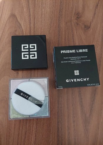 Givenchy Parlak Bej Prisme Libre Pudra - Görsel 5