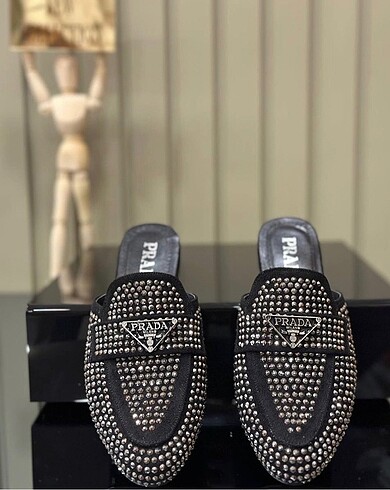 Prada taşlı terlik