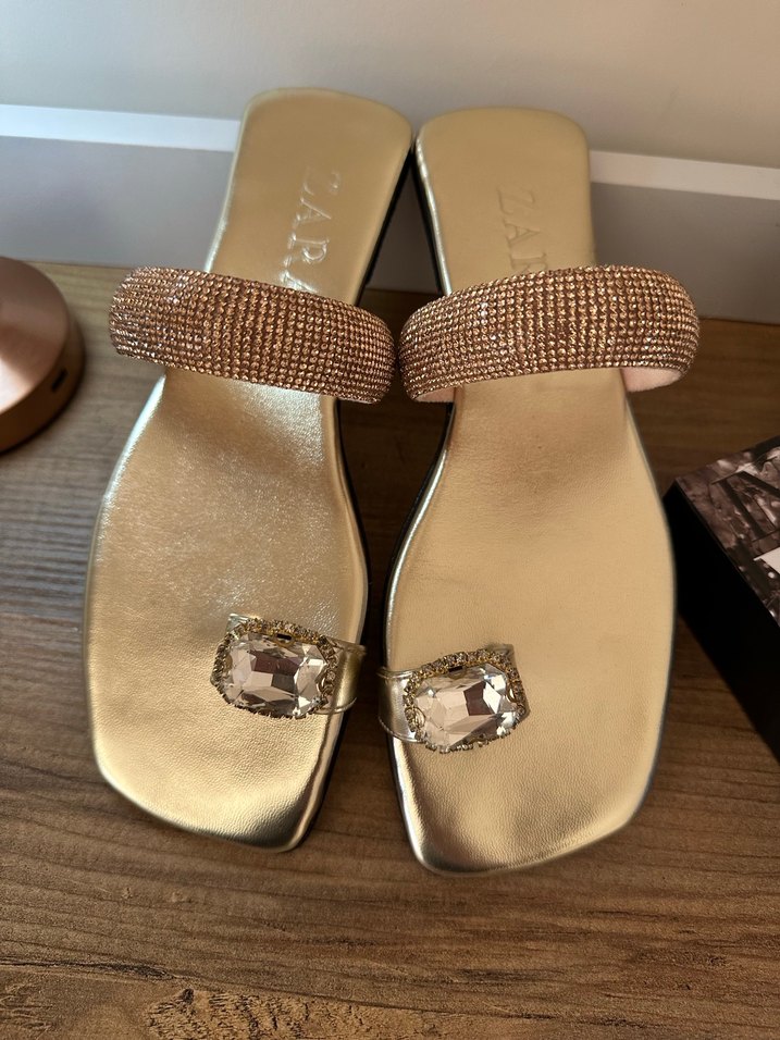 Altın Renkli Taşlı Topuklu Kadın Terlik - Görsel 4