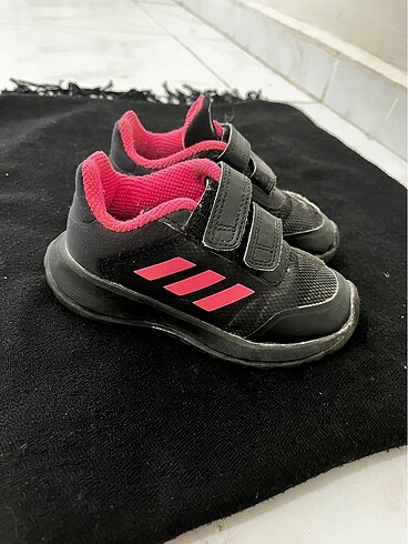 24 Beden adidas spor ayakkabı 24 numara
