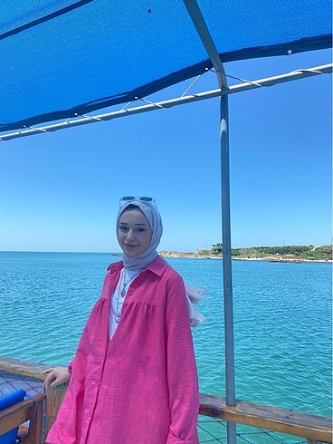 Diğer pembe gömlek