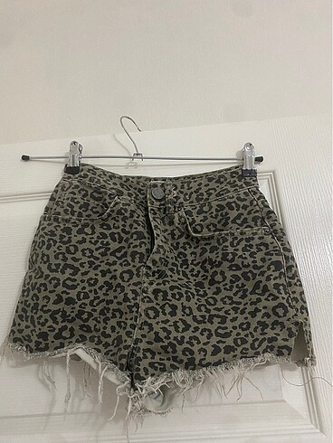 Leopar kot şort