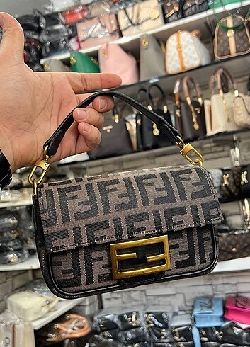  Beden çeşitli Renk Fendi çanta 