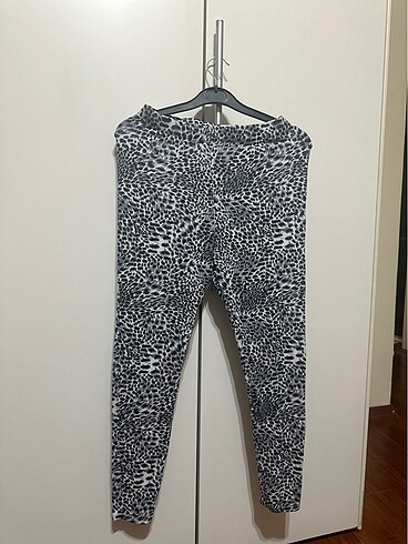 Simli leopar detaylı tayt