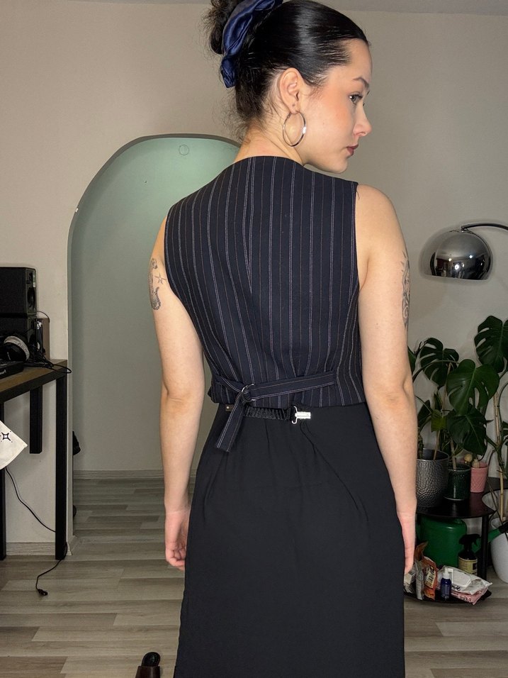 Düğmeli Siyah Çizgili V Yaka Kadın Yelek - Görsel 2