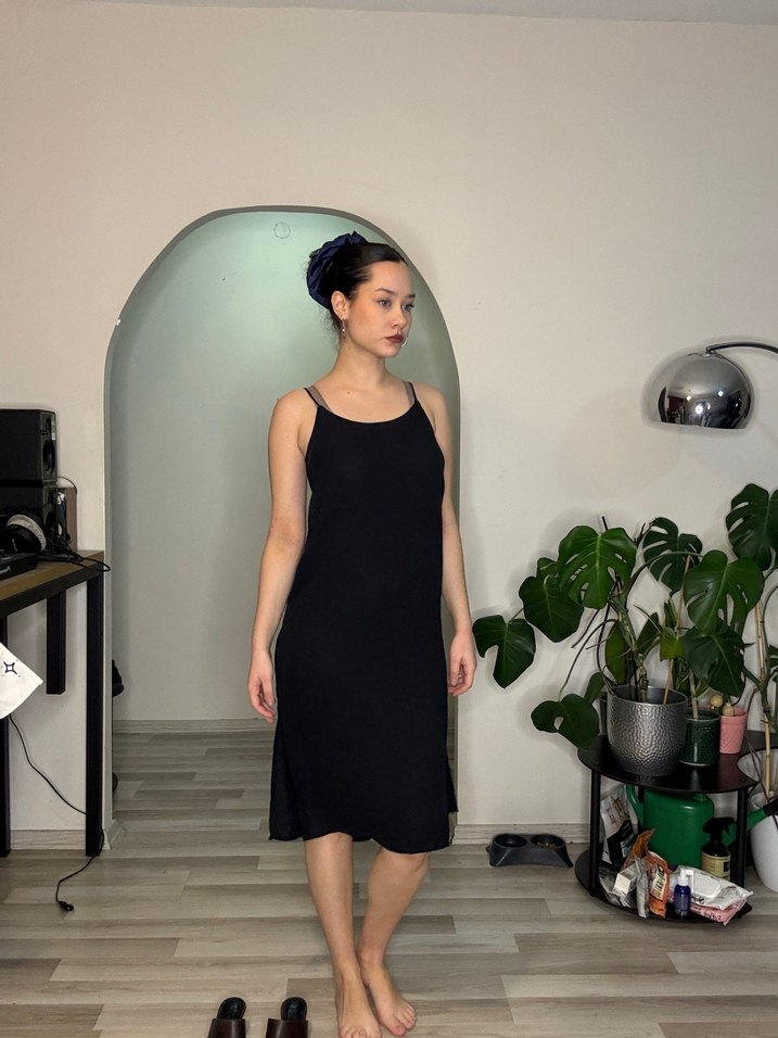 Siyah Uzun Askılı Elbise - Görsel 3