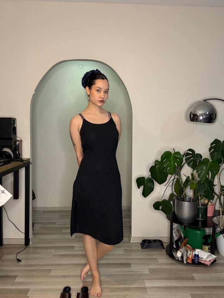 Siyah Uzun Askılı Elbise - Görsel 2