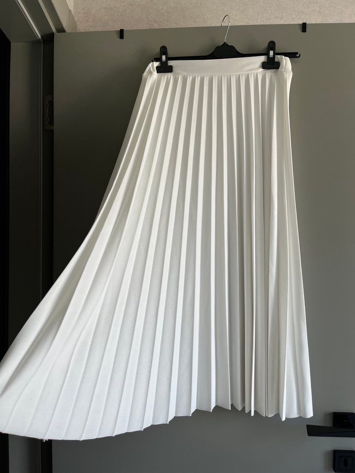 Beyaz Piliseli Uzun Etek - Görsel 2